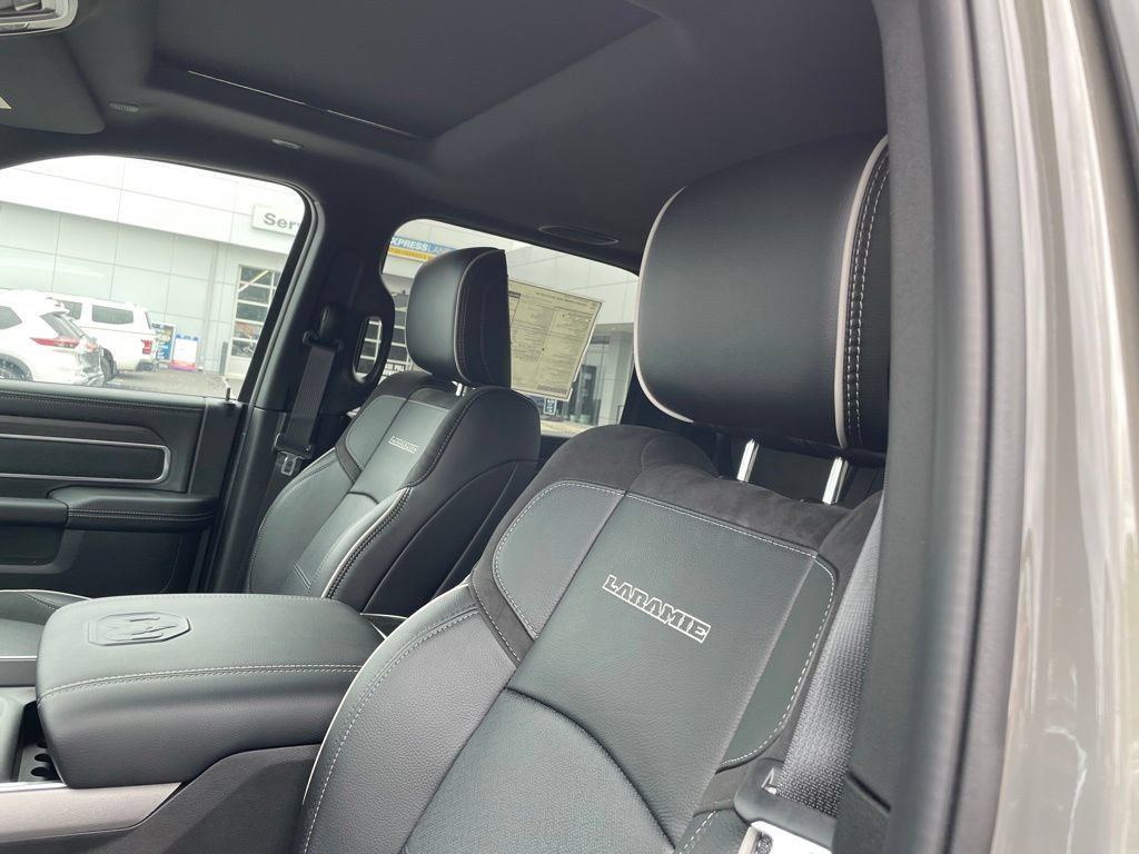 New 2026 RAM 2500 Laramie AWD/4WD image 11