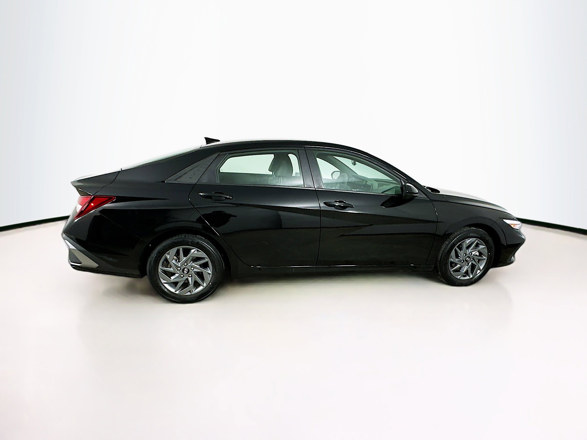 Used 2024 Hyundai Elantra SEL image 5