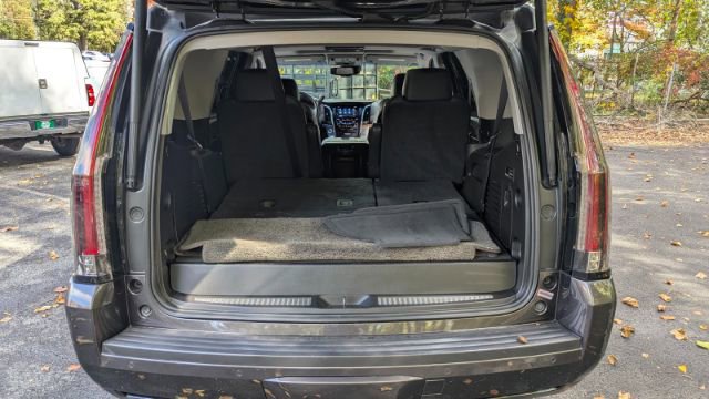 Used 2015 Cadillac Escalade Luxury image 27