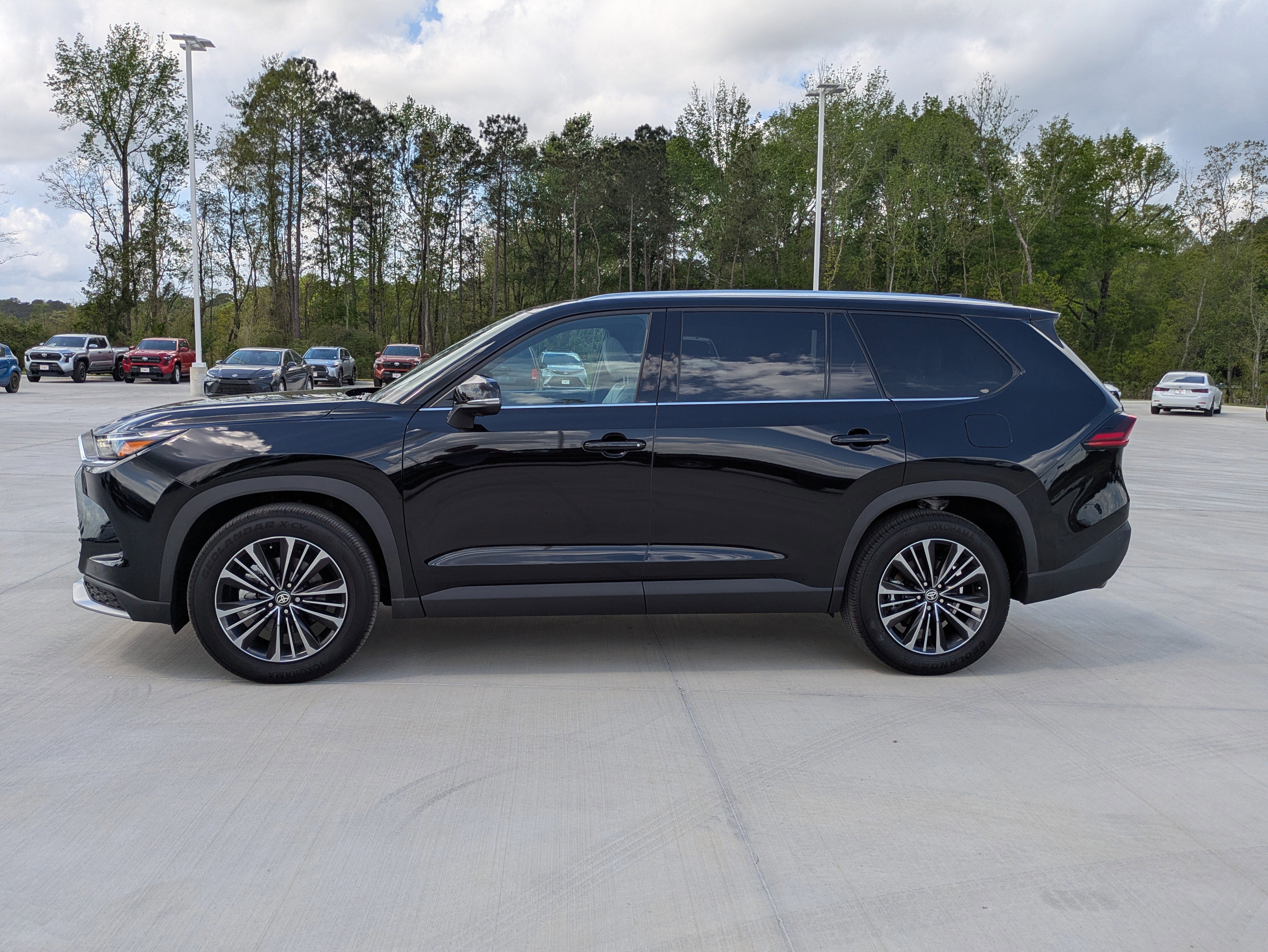 Certified 2025 Toyota Grand Highlander AWD Hybrid image 4