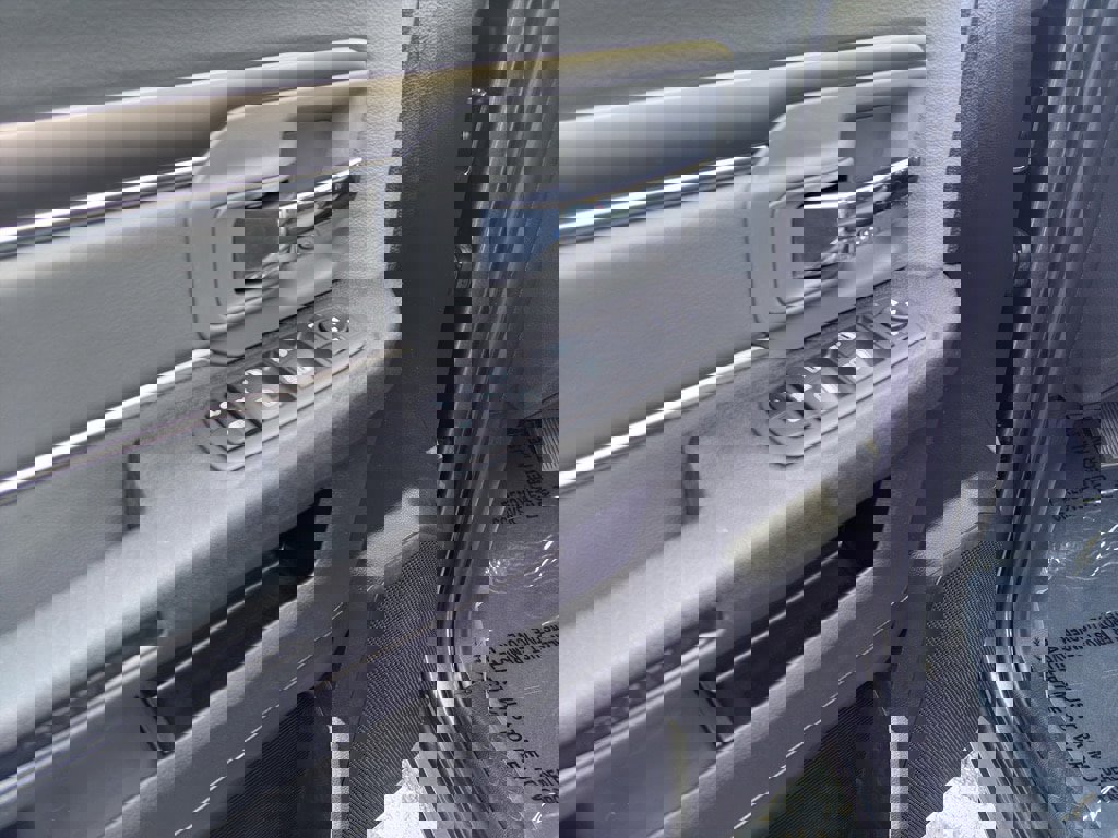 Used 2022 RAM 1500 Classic SLT image 6