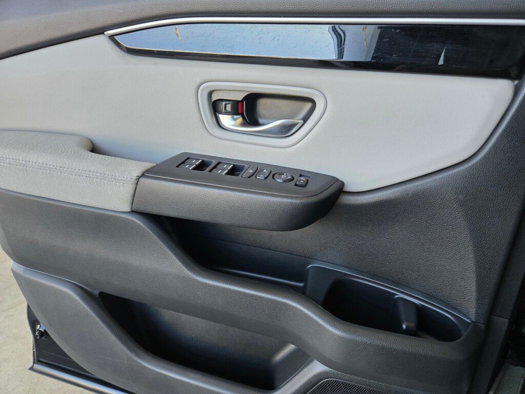 Used 2023 Honda Pilot LX image 22