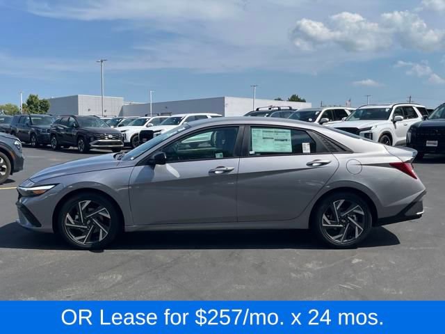 New 2025 Hyundai Elantra SEL image 2