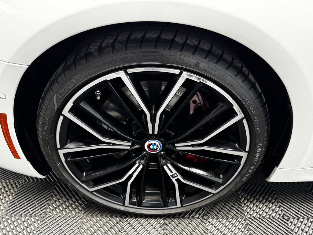 Used 2023 BMW M550i xDrive w/ Executive Package AWD/4WD image 21