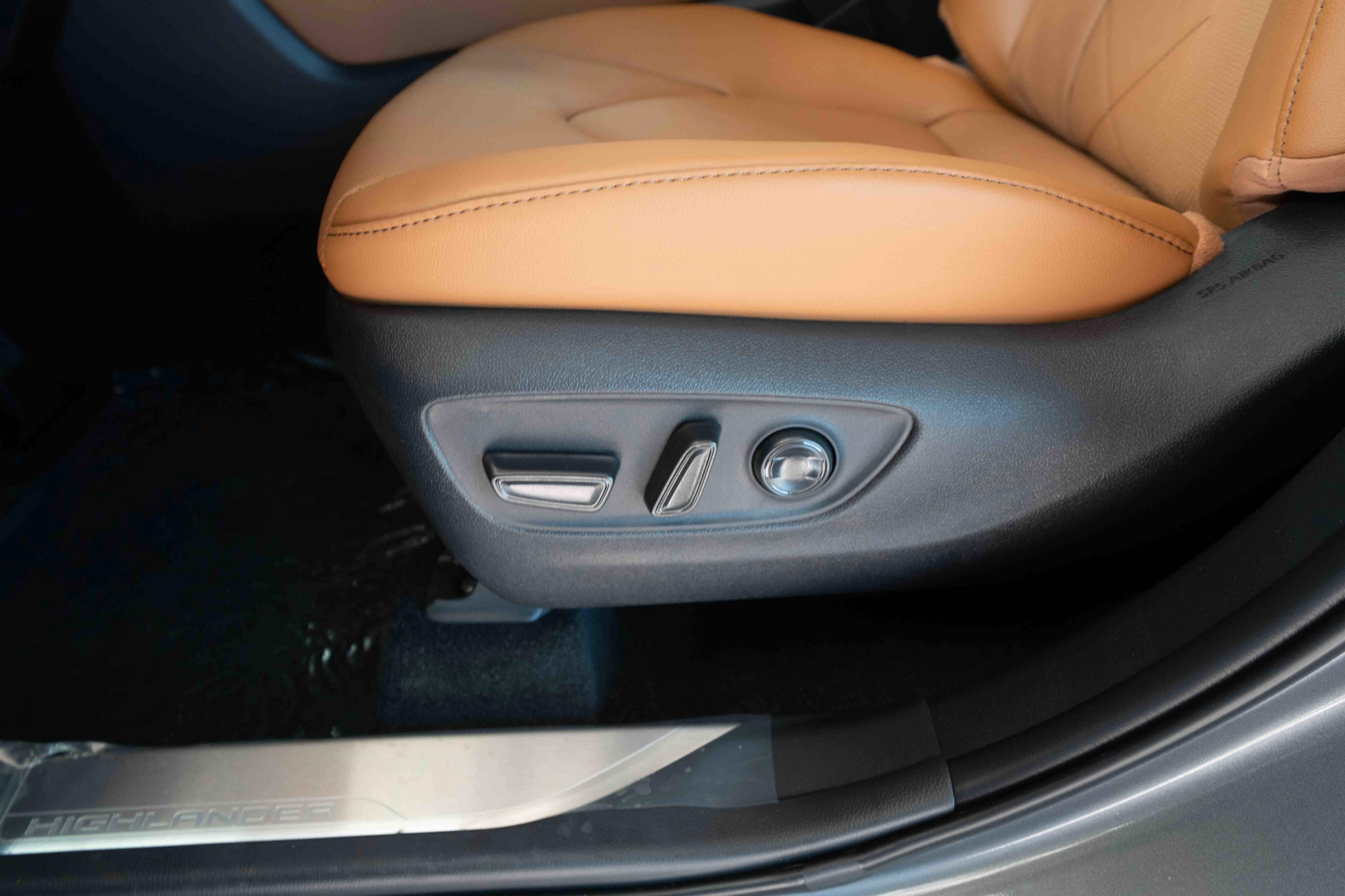 New 2026 Toyota Highlander Platinum image 12