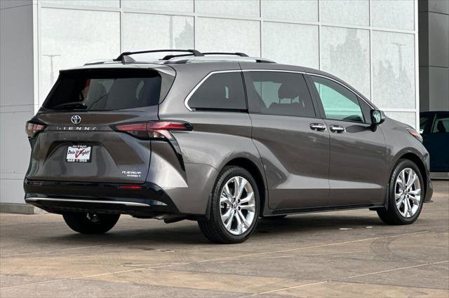 Certified 2024 Toyota Sienna Platinum image 4