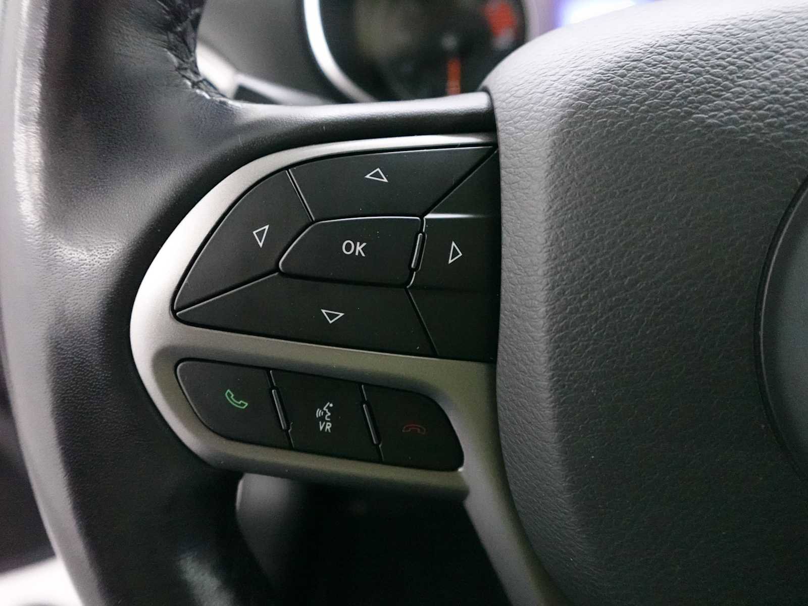 Used 2020 Jeep Cherokee Limited AWD/4WD image 17