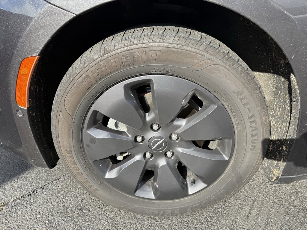 Used 2020 Chrysler Pacifica Limited w/ Advanced Safetytec Group image 13