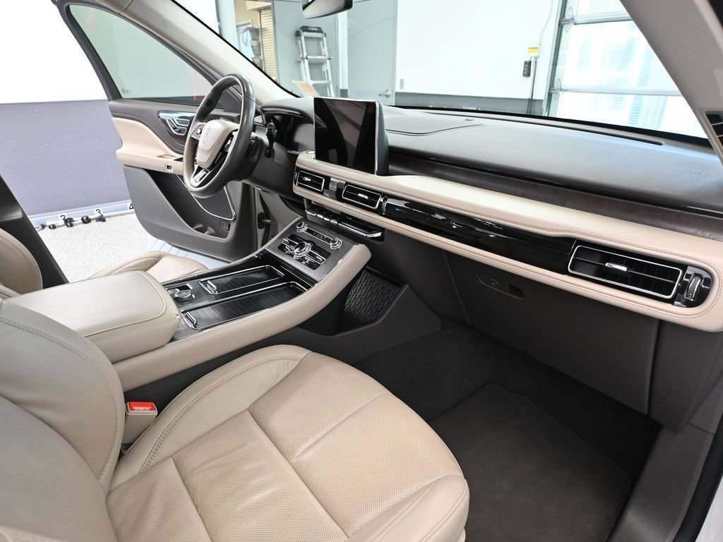 Used 2023 Lincoln Aviator Reserve AWD/4WD image 52