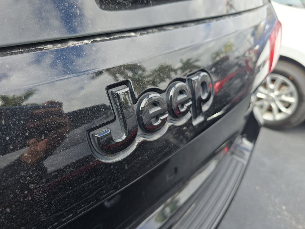 Used 2018 Jeep Grand Cherokee Altitude RWD image 6