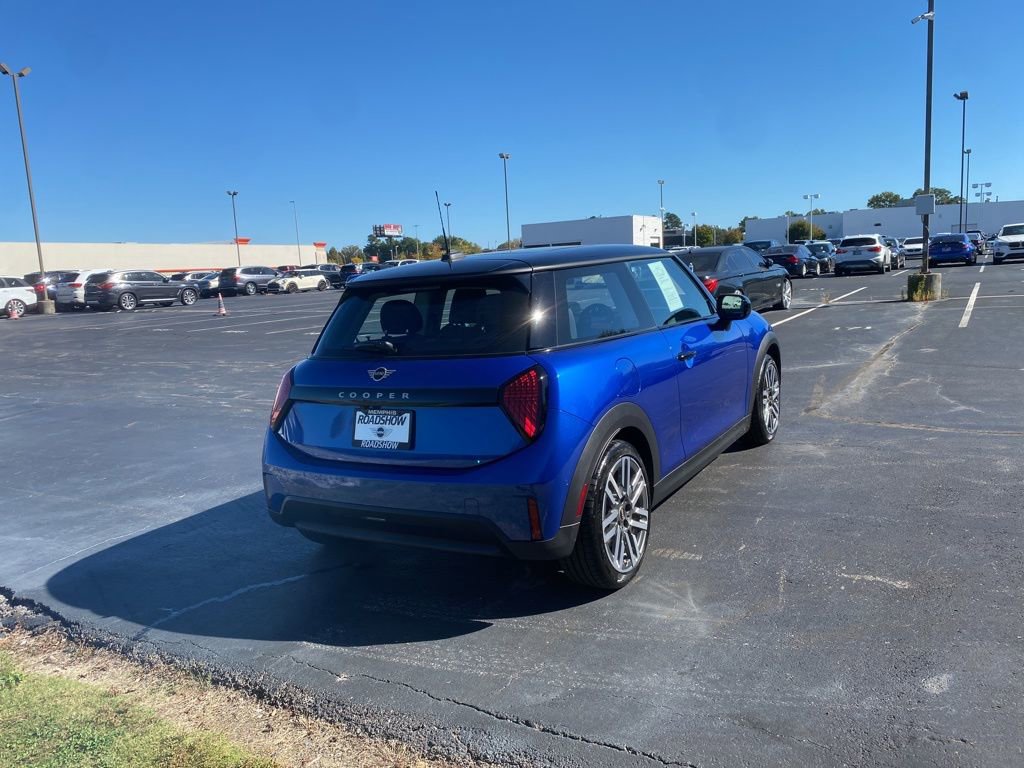 Used 2025 MINI Cooper 2-Door Hardtop image 5