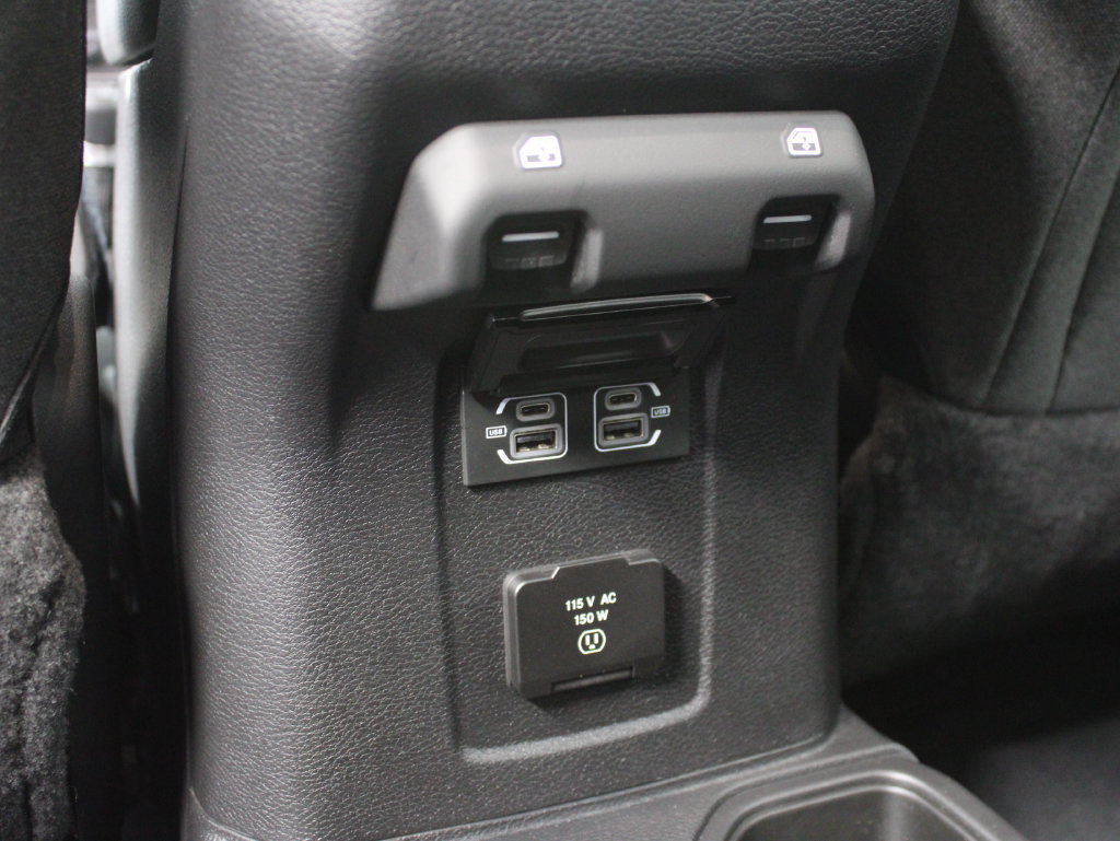 Used 2024 Jeep Wrangler Unlimited Sahara w/ Technology Group AWD/4WD image 17