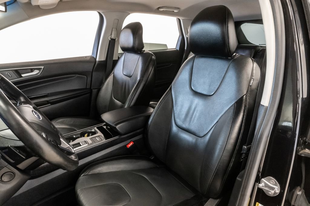 Used 2019 Ford Edge Titanium w/ Cold Weather Package AWD/4WD image 9