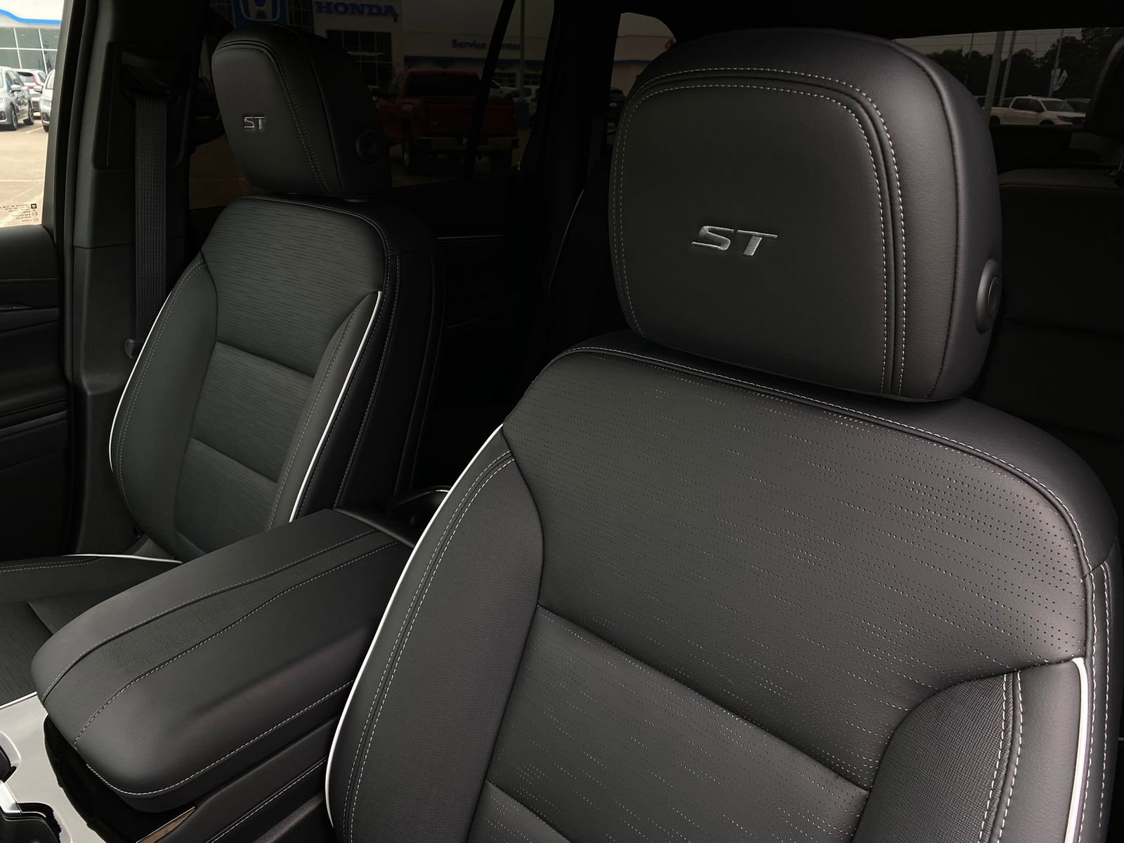 Used 2025 Buick Enclave Sport Touring FWD image 12