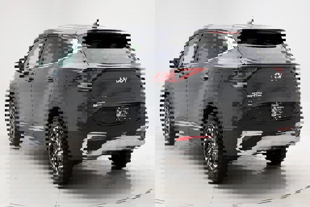 Used 2023 Kia Sportage LX image 6