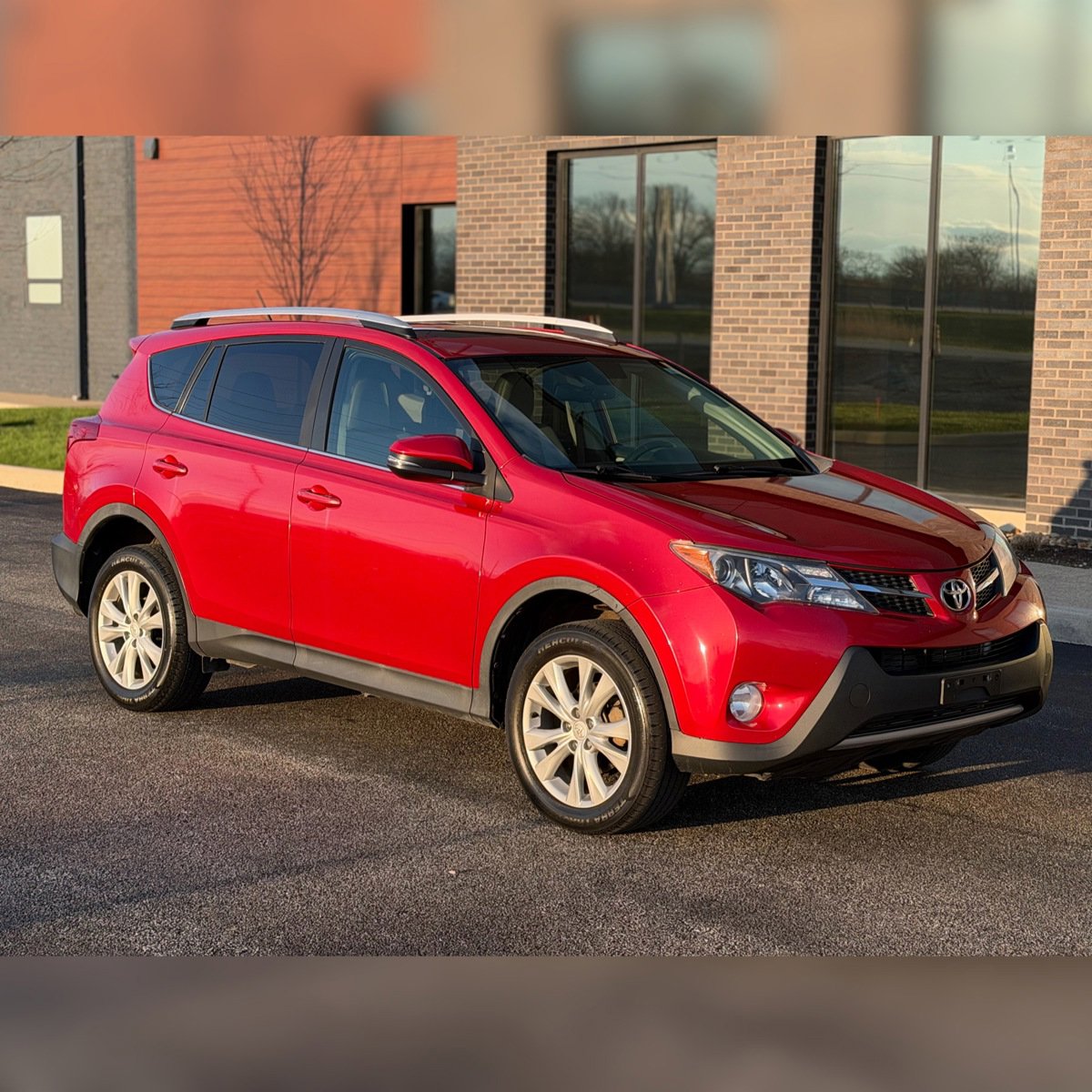 Used 2014 Toyota RAV4 Limited w/ Technology Package AWD/4WD image 1