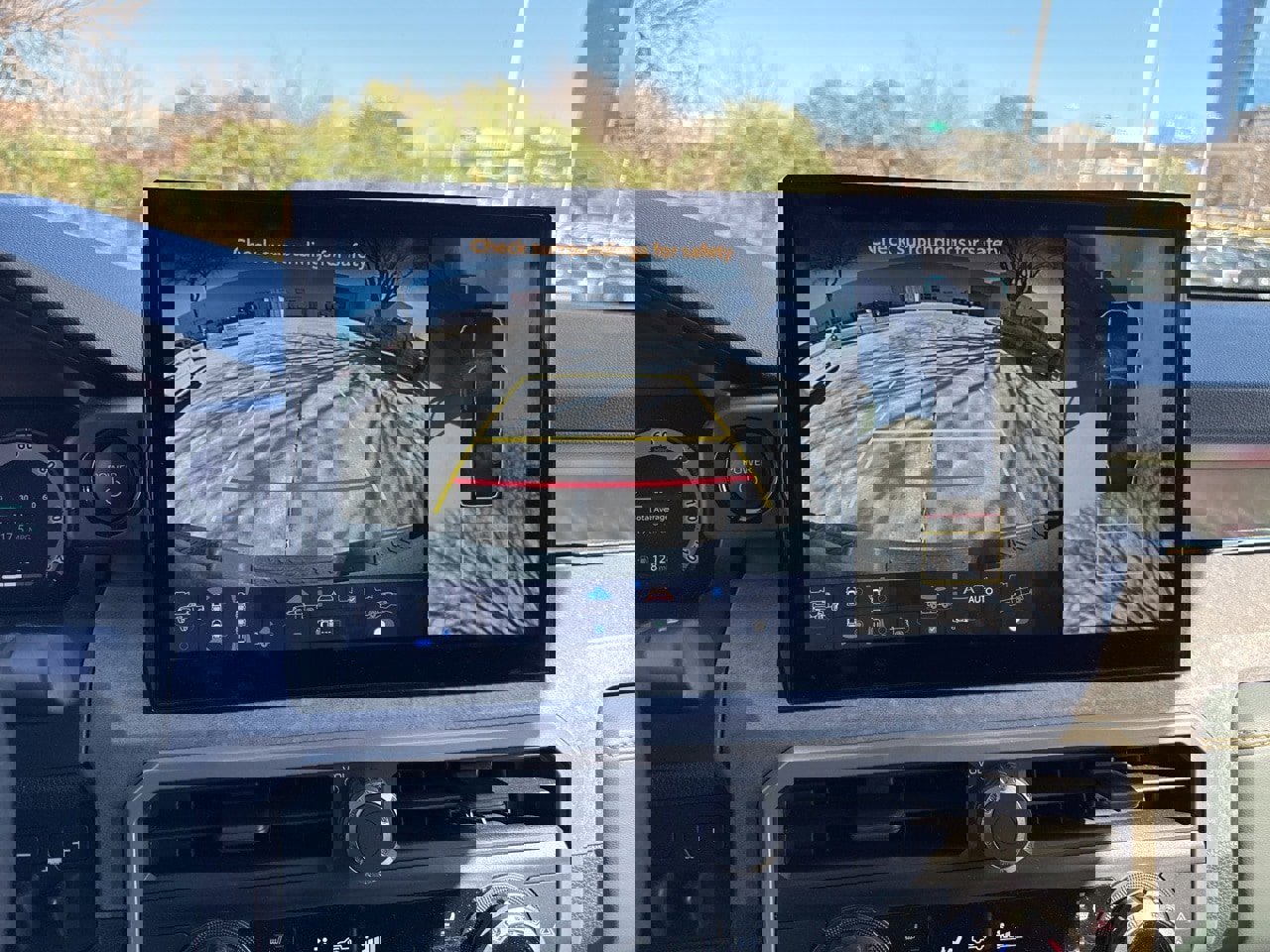 Used 2025 Toyota Tacoma Trailhunter image 8