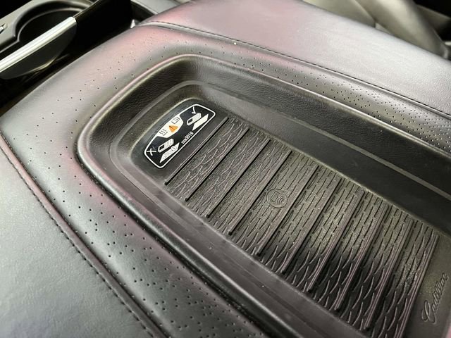 Used 2018 Cadillac Escalade Platinum image 27