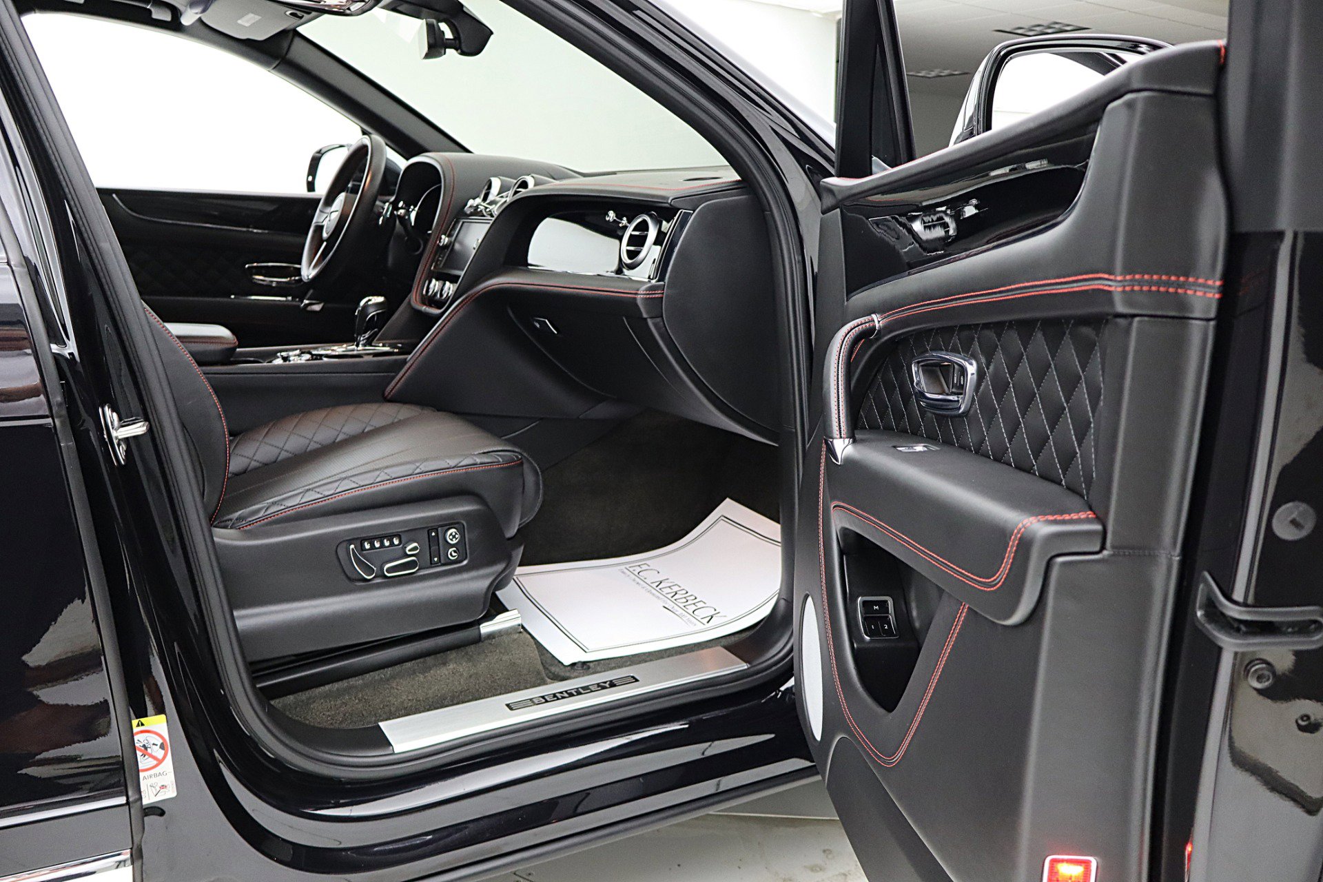 Certified 2017 Bentley Bentayga image 40