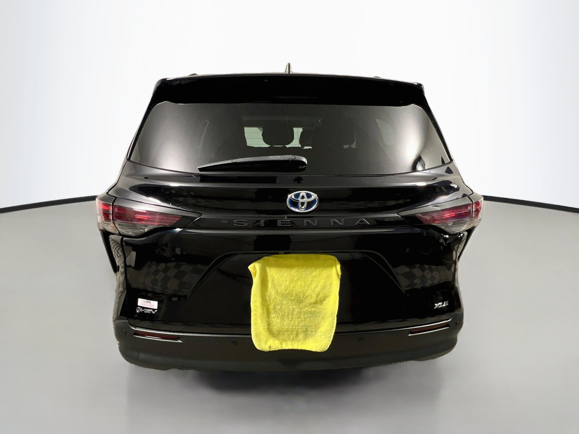 Used 2025 Toyota Sienna XLE FWD image 6