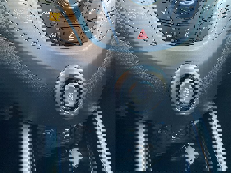 Used 2017 Hyundai Veloster Value Edition image 24