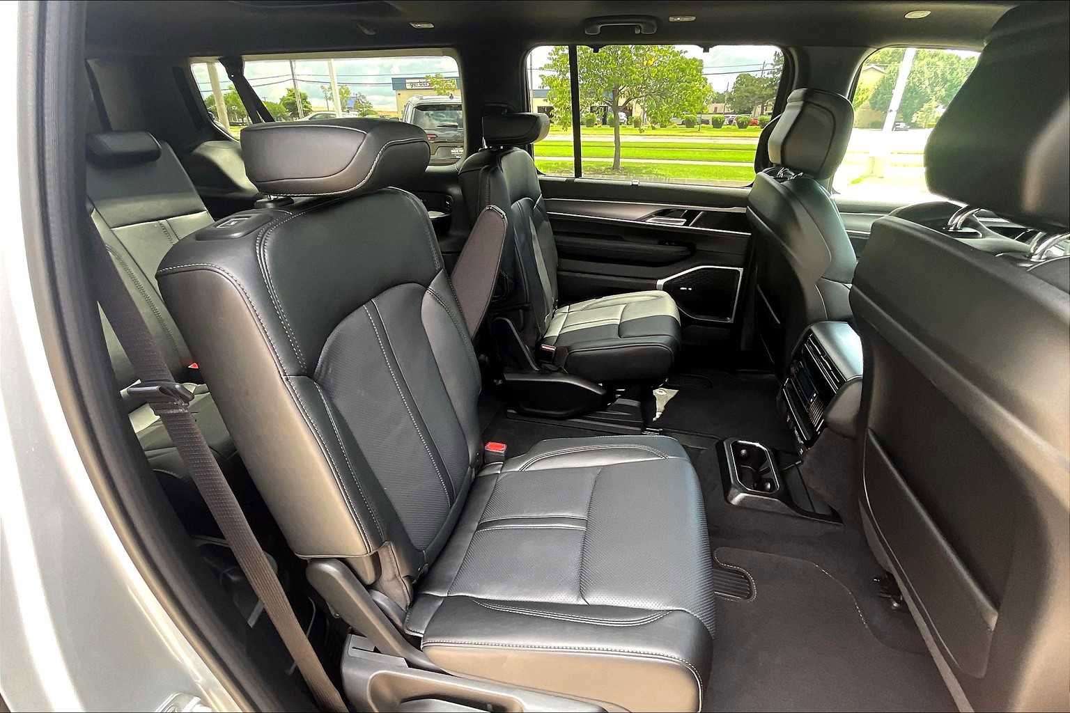 New 2025 Jeep Wagoneer L Series II w/ Convenience Group I image 20