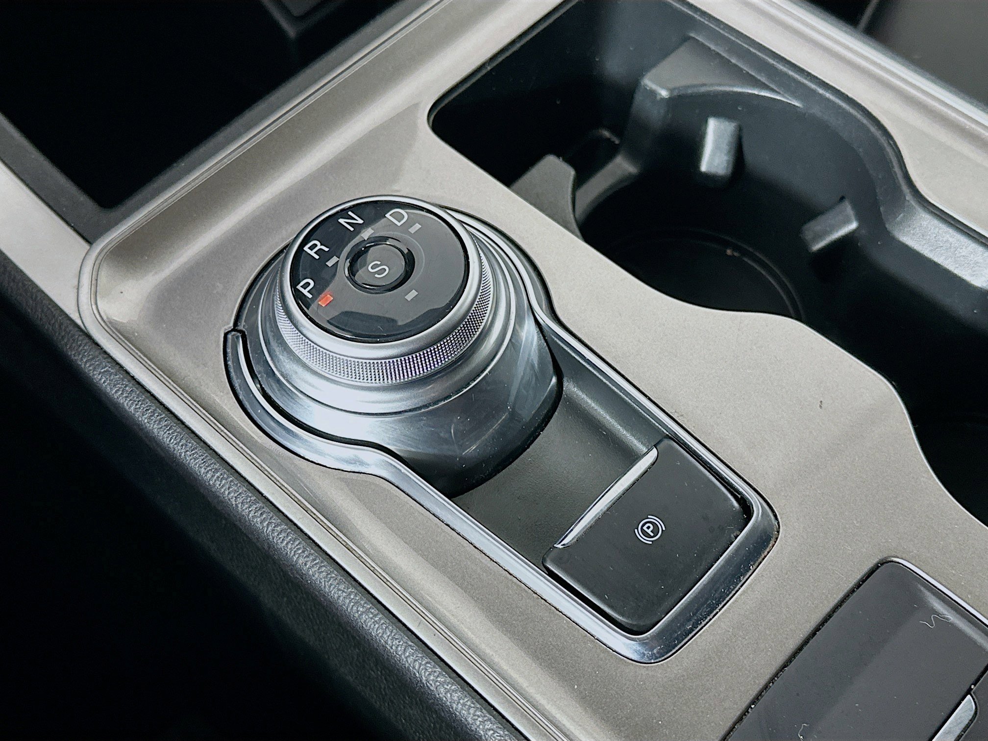 Used 2024 Ford Edge SEL image 24