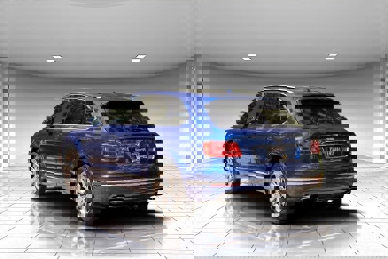 Used 2018 Bentley Bentayga Onyx Edition image 9