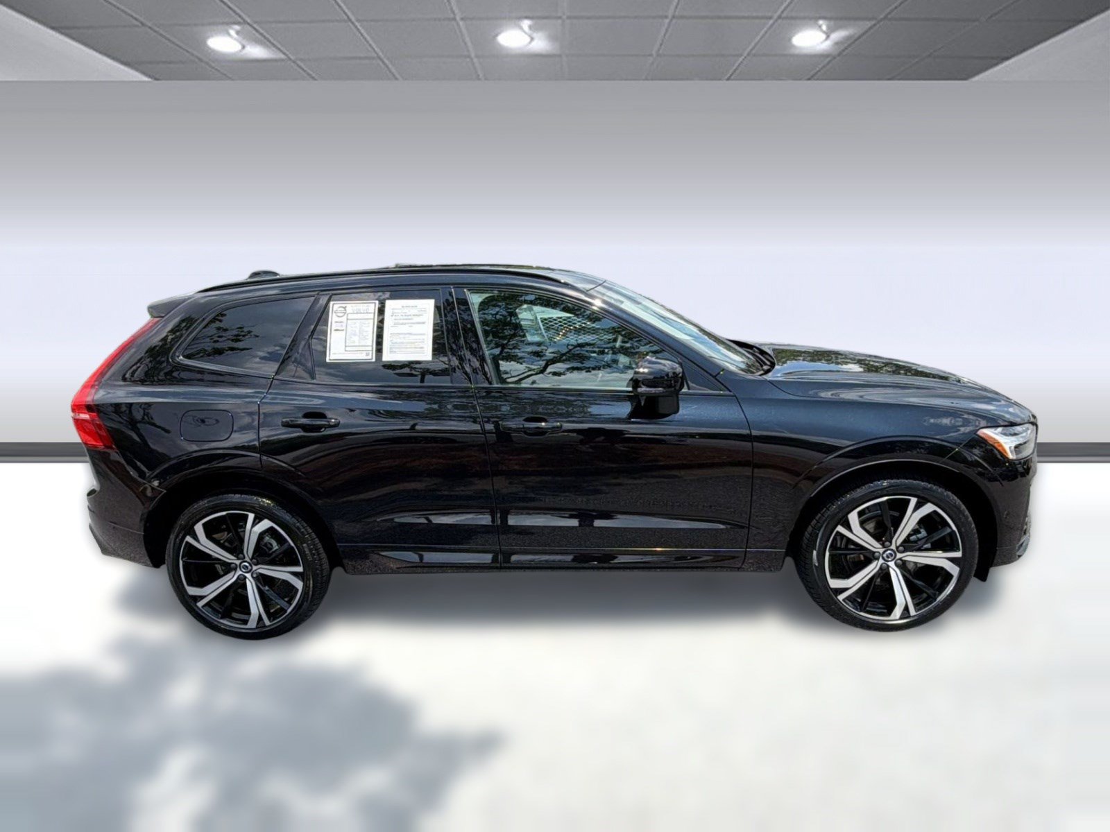 Certified 2024 Volvo XC60 B5 Ultimate w/ Protection Package Premier AWD/4WD image 8