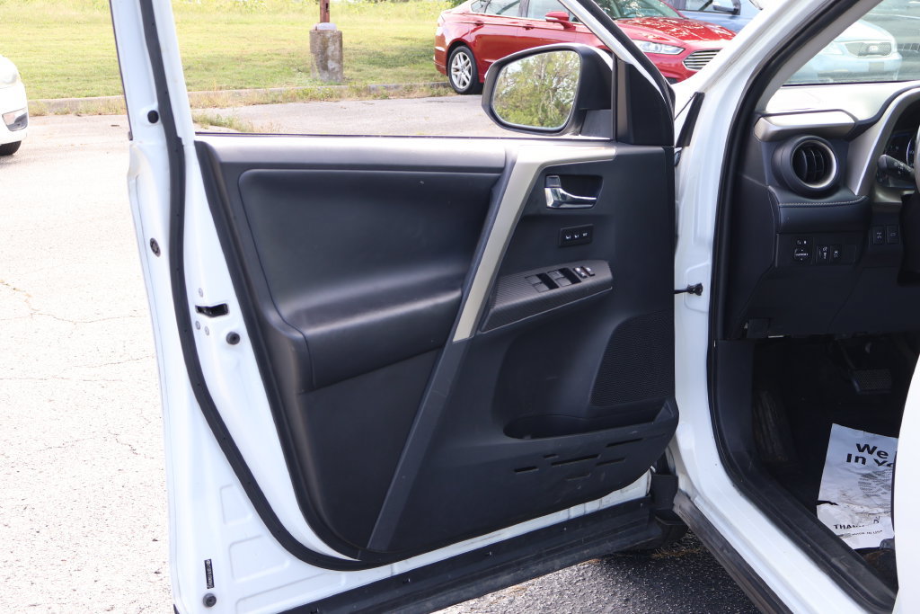 Used 2013 Toyota RAV4 Limited AWD/4WD image 26