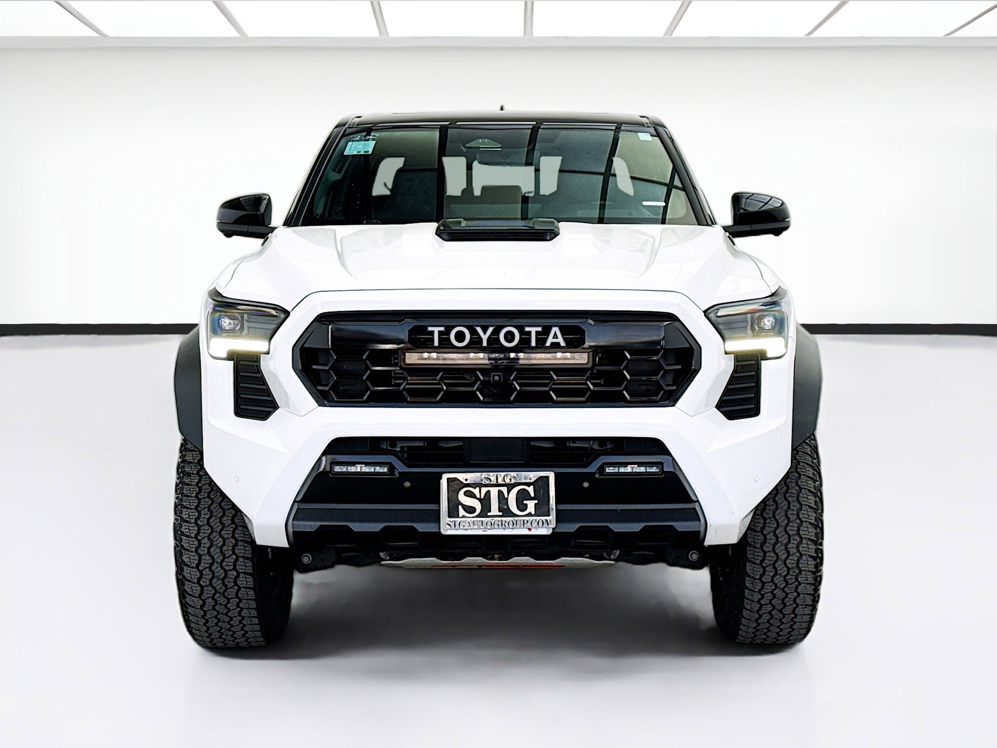 Used 2024 Toyota Tacoma TRD Pro AWD/4WD image 2