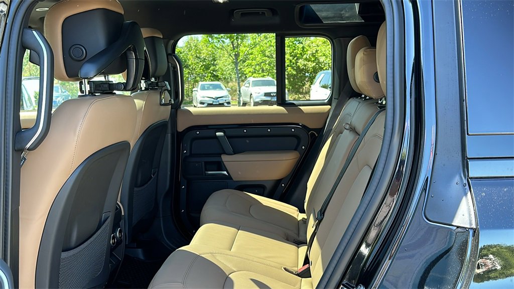 New 2025 Land Rover Defender 110 X-Dynamic SE image 24