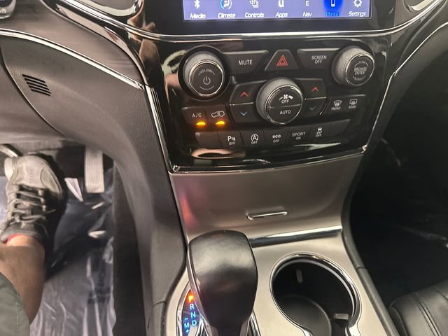 Used 2022 Jeep Grand Cherokee Limited AWD/4WD image 31