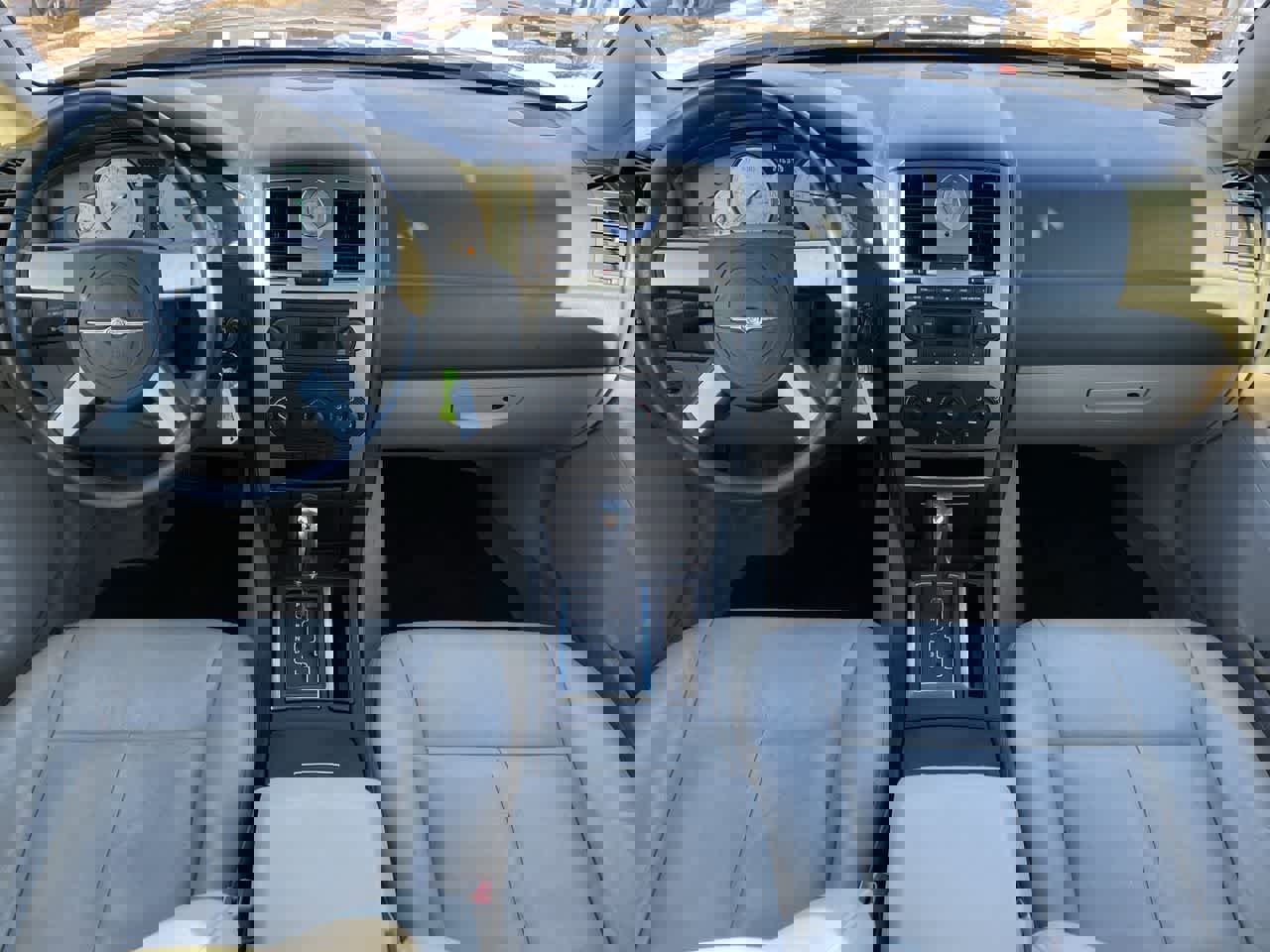 Used 2005 Chrysler 300 Touring image 21