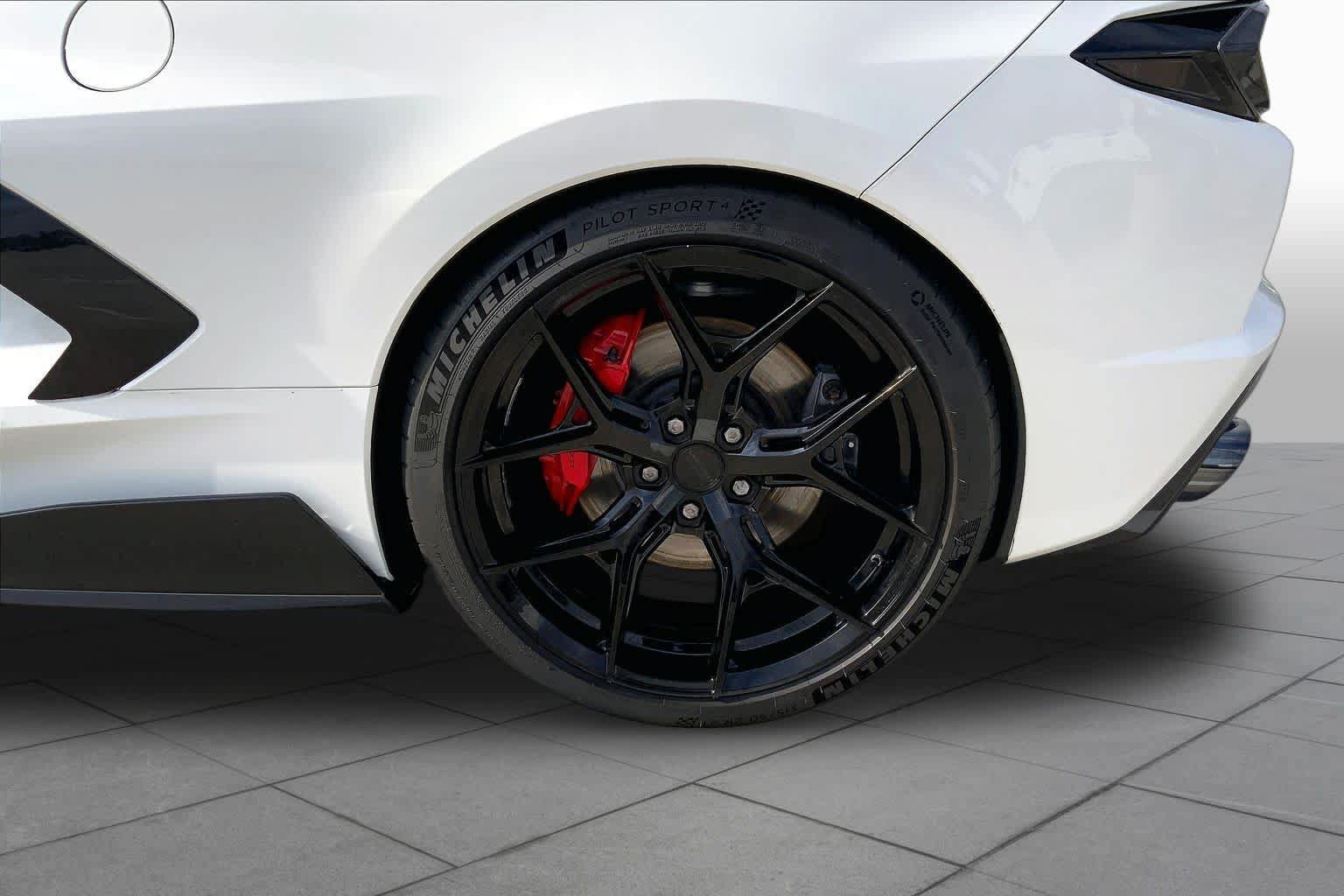 Used 2021 Chevrolet Corvette Stingray Premium Cpe w/ Z51 Performance Package RWD image 9