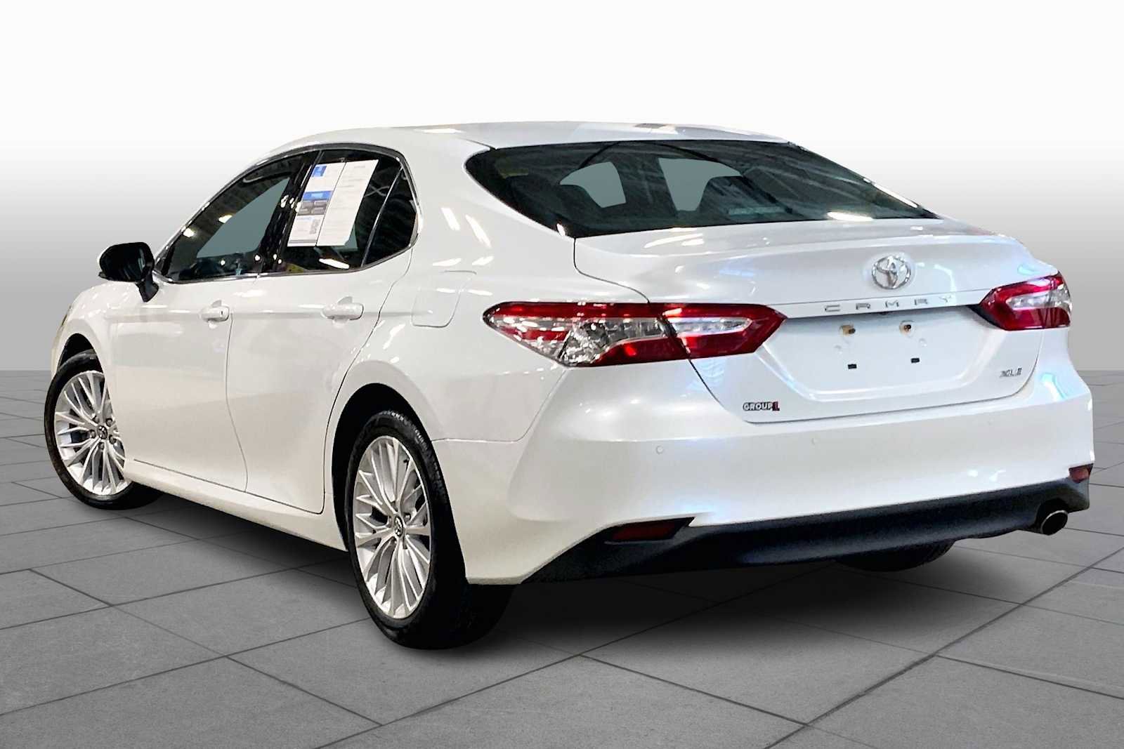 Used 2018 Toyota Camry XLE image 11