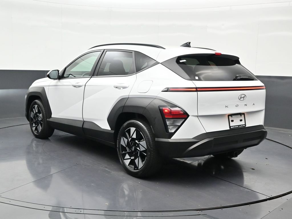 Used 2024 Hyundai Kona SEL w/ Convenience Package FWD image 3