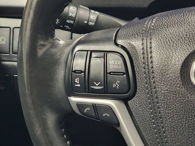 Used 2017 Toyota Highlander XLE AWD/4WD image 27