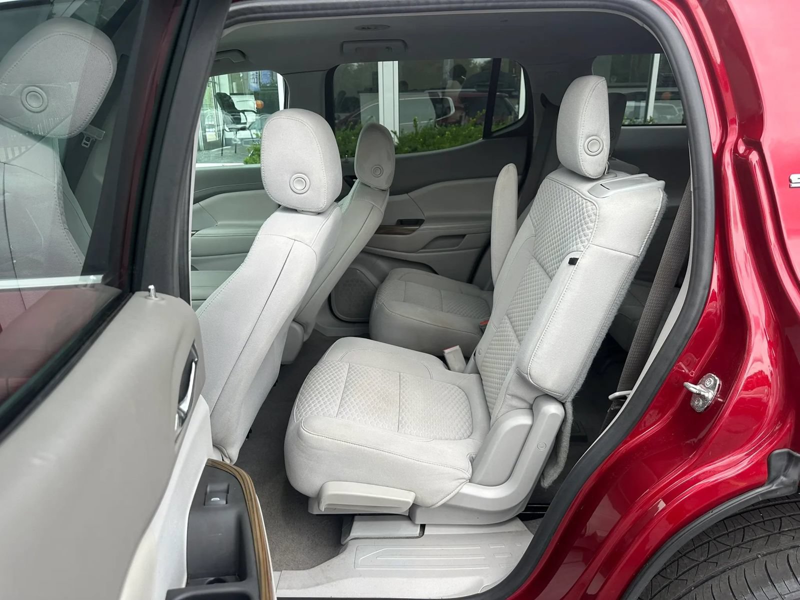 Used 2019 GMC Acadia SLE FWD image 12