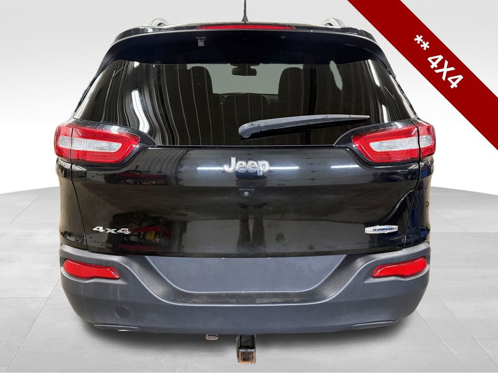 Used 2017 Jeep Cherokee Latitude w/ Cold Weather Group AWD/4WD image 4