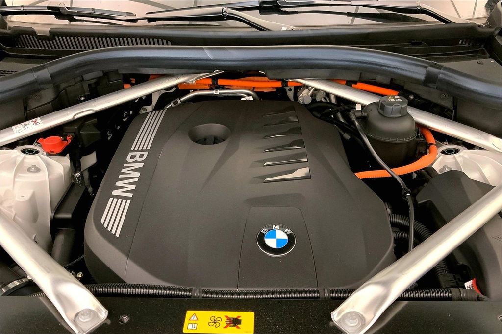 New 2026 BMW X5 xDrive50e w/ Climate Comfort Package image 8