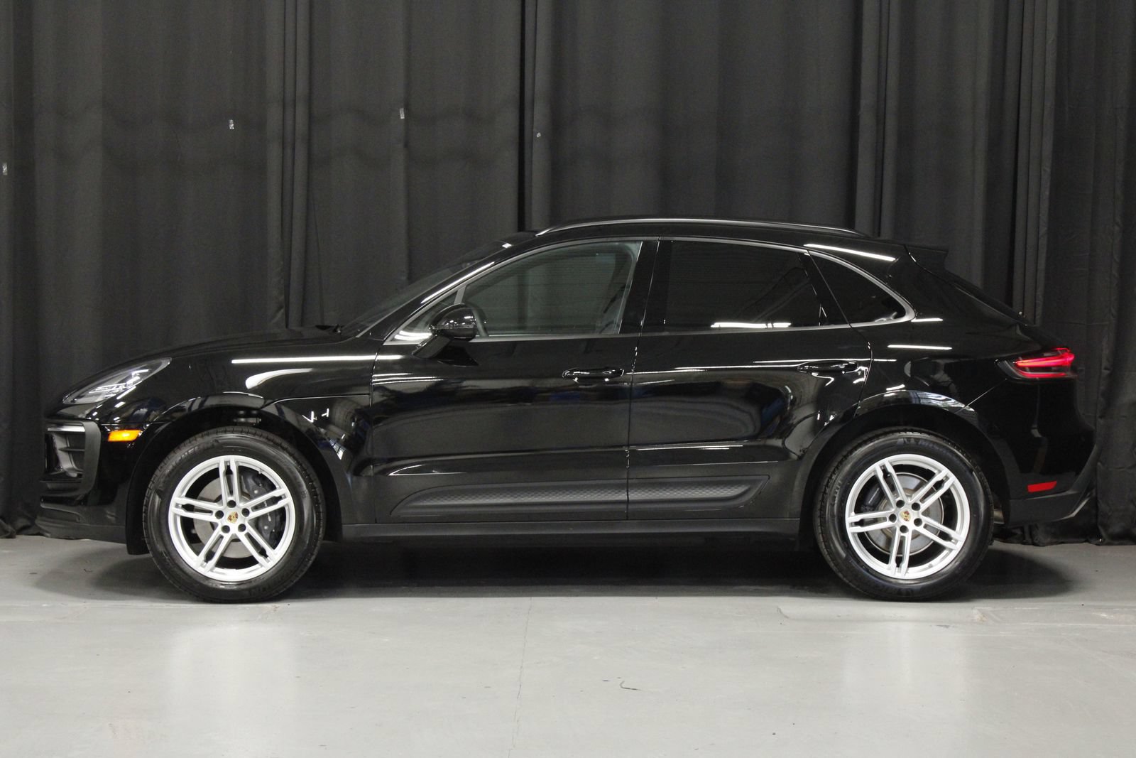 Certified 2026 Porsche Macan AWD/4WD image 2