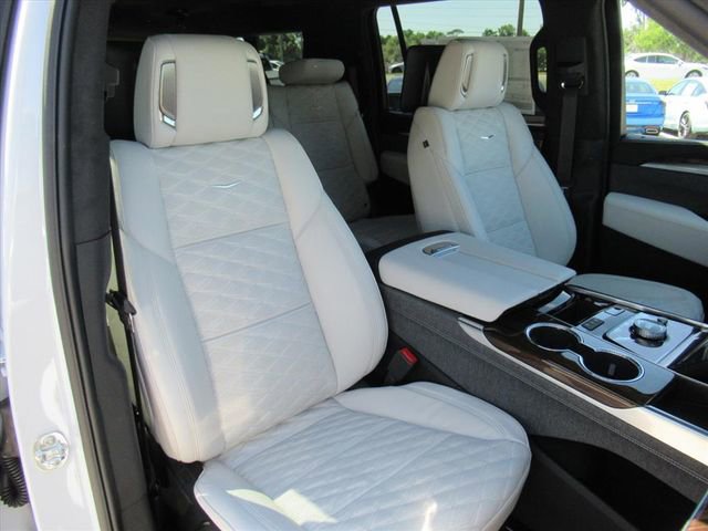 New 2026 Cadillac Escalade ESV Platinum Sport w/ LPO, ONYX Package image 8