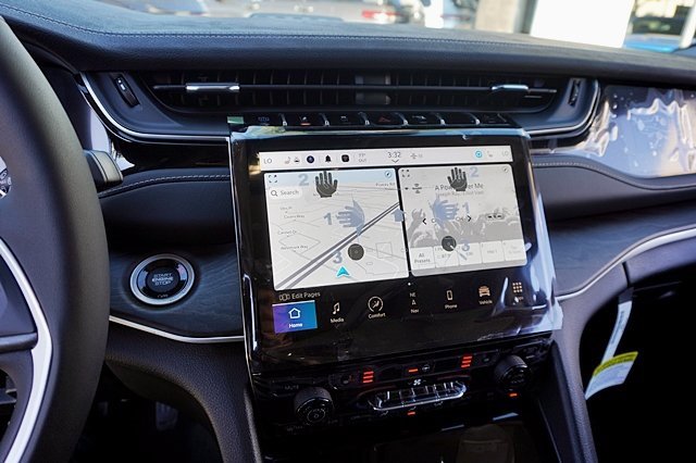 New 2023 Jeep Grand Cherokee Limited 4xe image 32