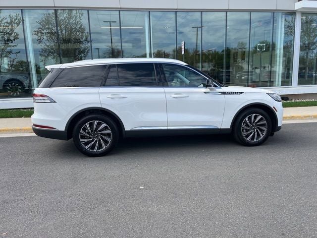 Certified 2025 Lincoln Aviator AWD image 10