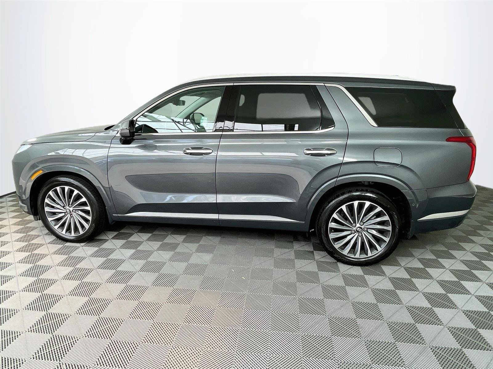 Used 2025 Hyundai Palisade Calligraphy AWD/4WD image 4