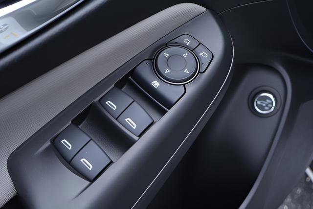 Used 2025 Buick Envista Avenir FWD image 12