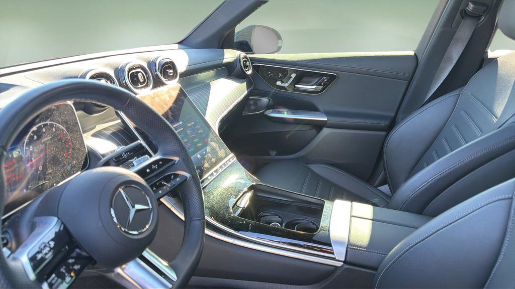 Used 2024 Mercedes-Benz GLC 300 4MATIC image 13