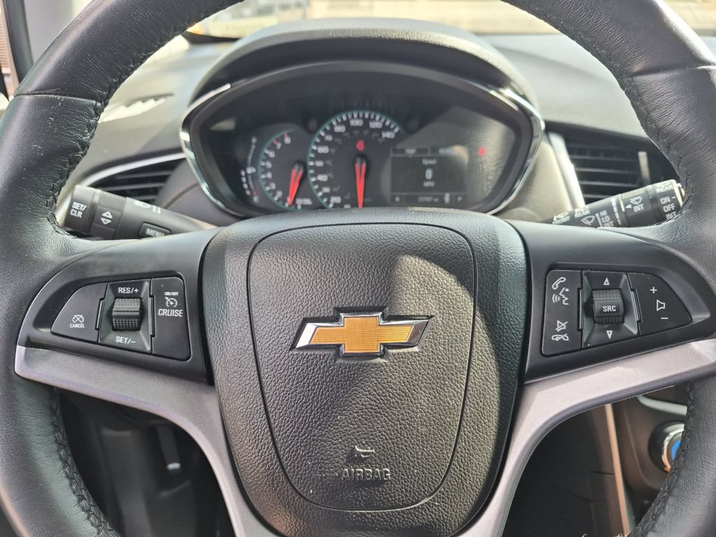 Used 2022 Chevrolet Trax LT w/ Midnight Edition FWD image 20
