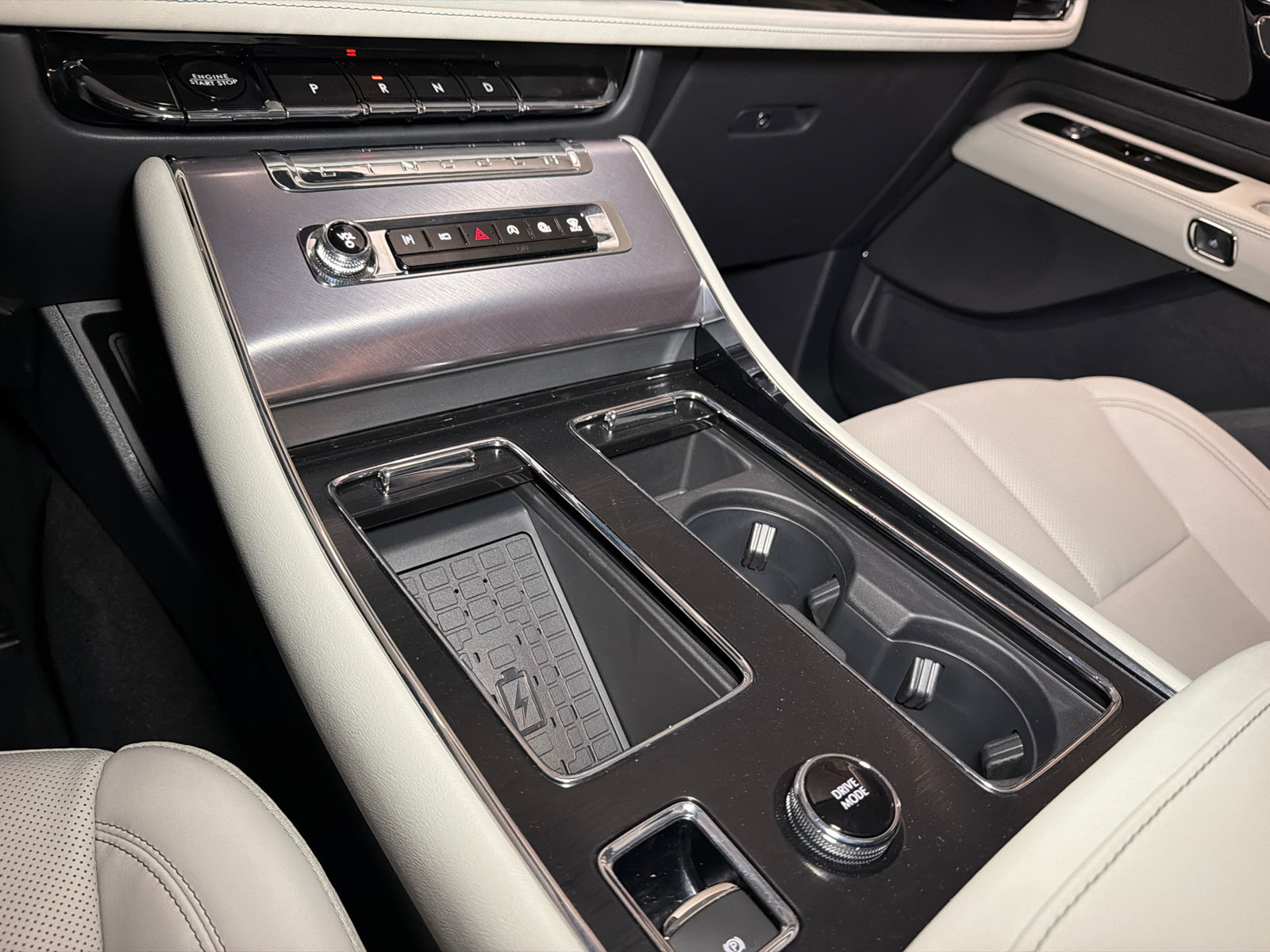 New 2027 Lincoln Aviator AWD image 31